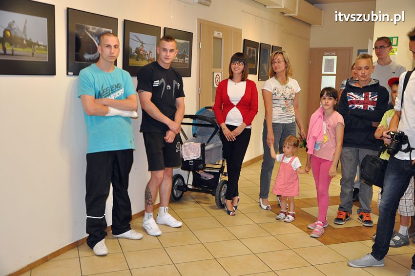 Bombowce, śmigłowce i samoloty szturmowe w bibliotece