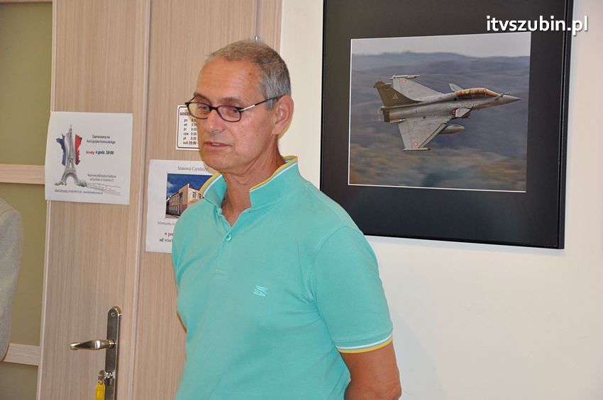 Bombowce, śmigłowce i samoloty szturmowe w bibliotece