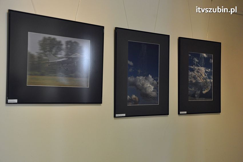 Bombowce, śmigłowce i samoloty szturmowe w bibliotece