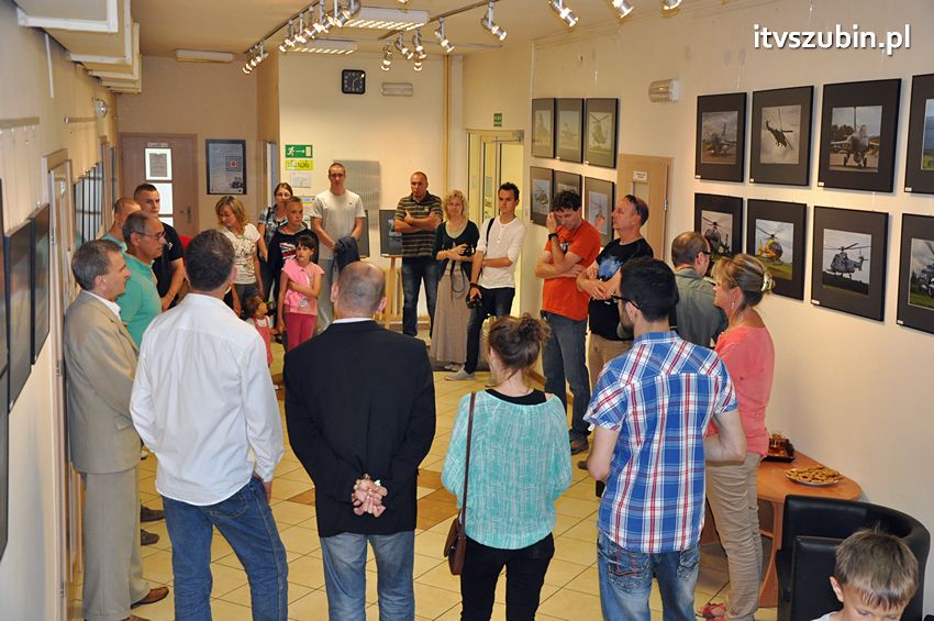 Bombowce, śmigłowce i samoloty szturmowe w bibliotece