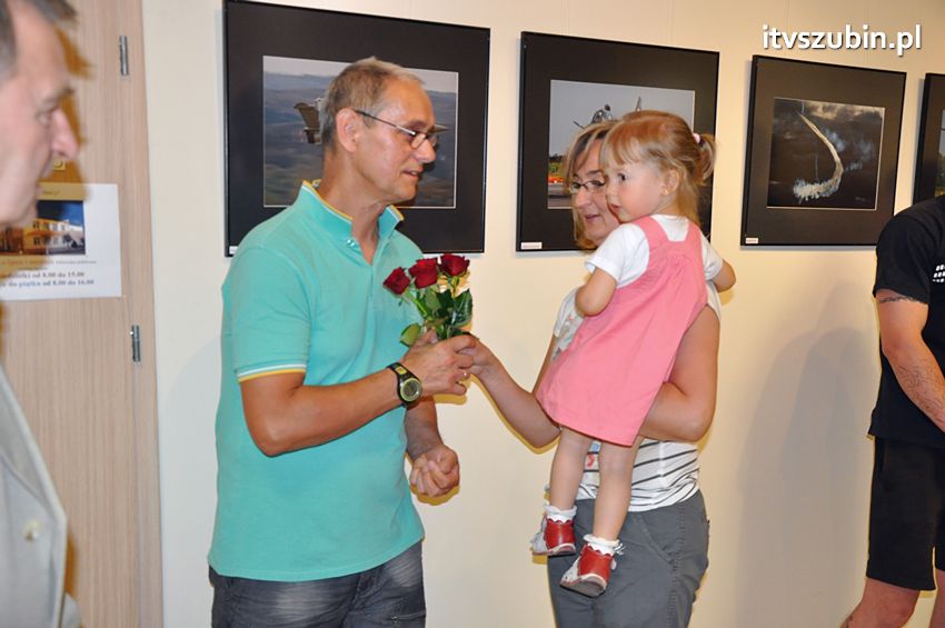 Bombowce, śmigłowce i samoloty szturmowe w bibliotece