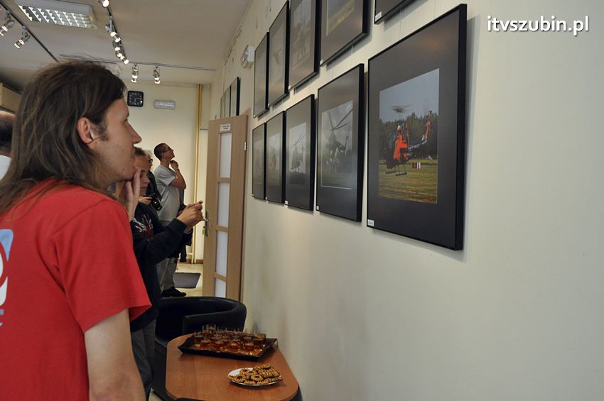 Bombowce, śmigłowce i samoloty szturmowe w bibliotece