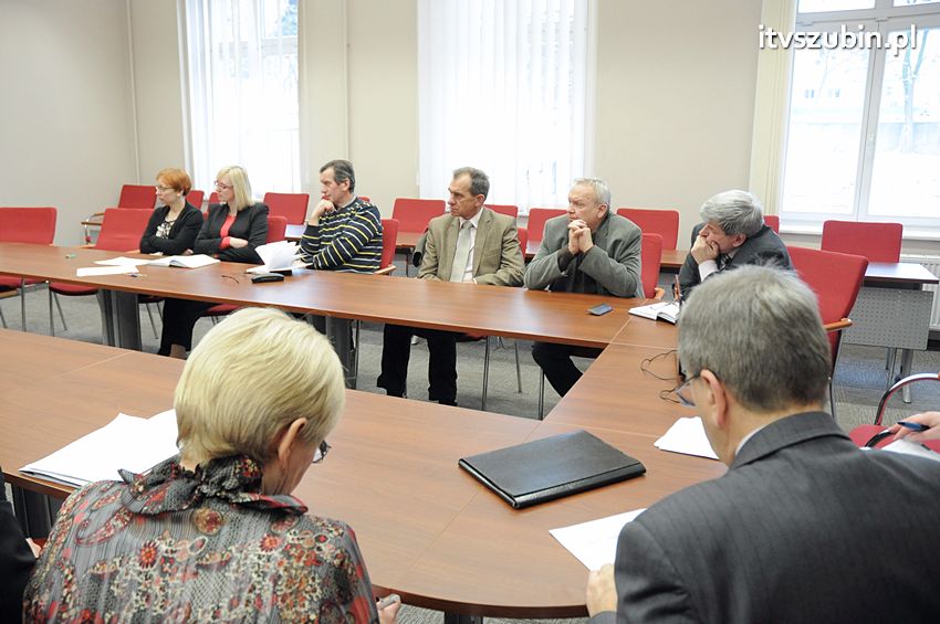 Szubińska dwójka już jesienią wzbogaci się o boisko wielofunkcyjne [FILM]