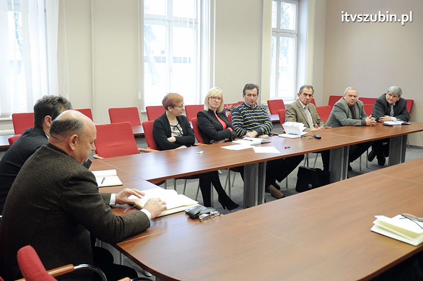 Szubińska dwójka już jesienią wzbogaci się o boisko wielofunkcyjne [FILM]