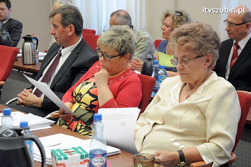 Szubińska dwójka już jesienią wzbogaci się o boisko wielofunkcyjne [FILM]