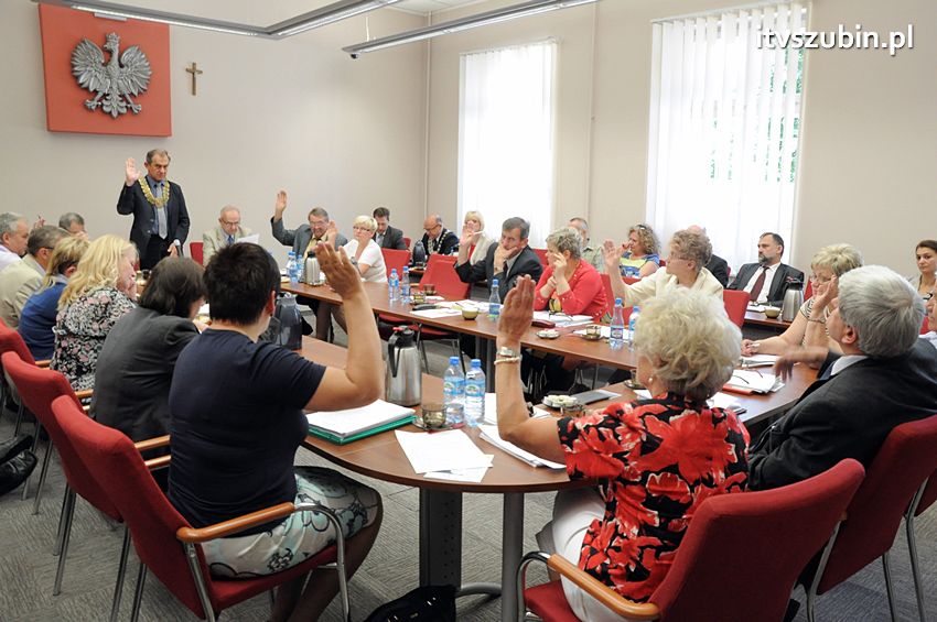 Szubińska dwójka już jesienią wzbogaci się o boisko wielofunkcyjne [FILM]