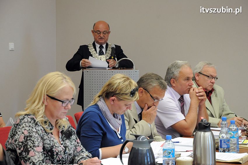 Szubińska dwójka już jesienią wzbogaci się o boisko wielofunkcyjne [FILM]