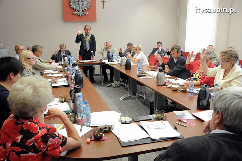 Szubińska dwójka już jesienią wzbogaci się o boisko wielofunkcyjne [FILM]