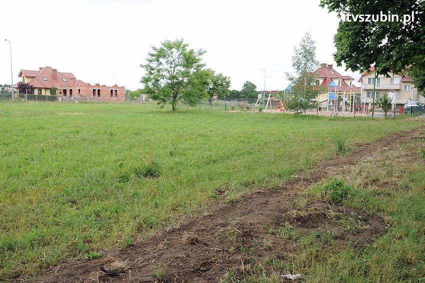 Szubińska dwójka już jesienią wzbogaci się o boisko wielofunkcyjne [FILM]