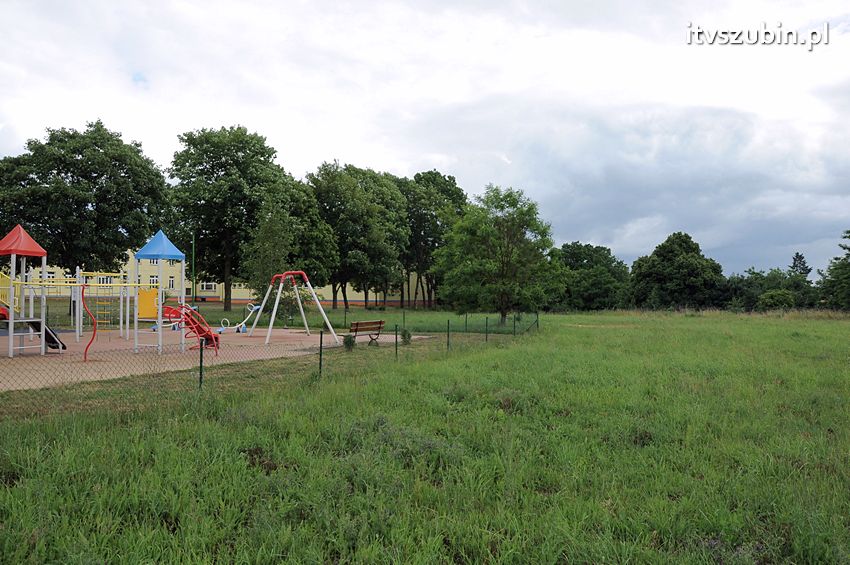 Szubińska dwójka już jesienią wzbogaci się o boisko wielofunkcyjne [FILM]