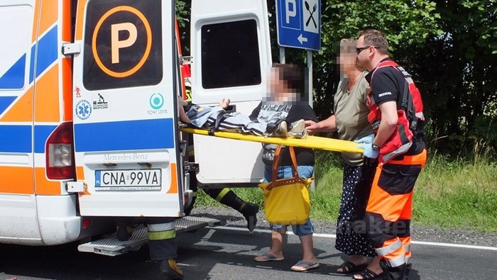 Zderzenie samochodów w Sadkach, dwoje dzieci w szpitalu