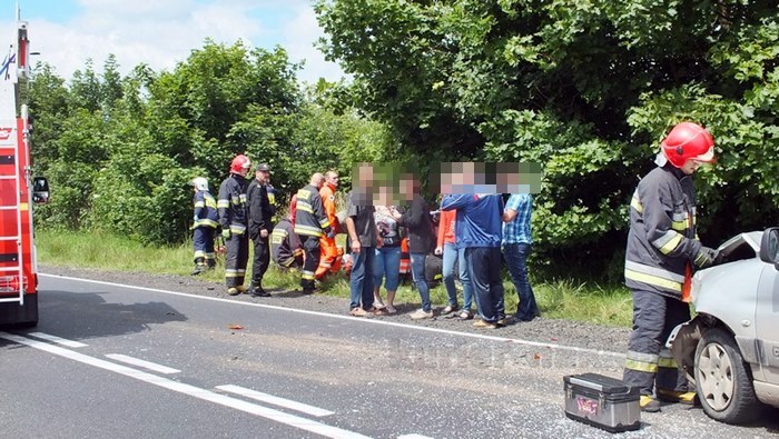 Zderzenie samochodów w Sadkach, dwoje dzieci w szpitalu