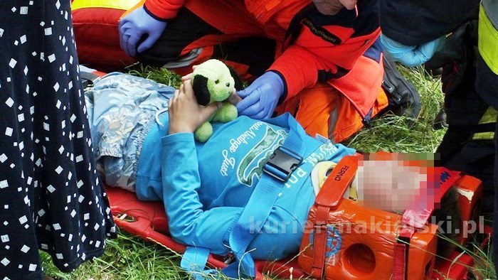 Zderzenie samochodów w Sadkach, dwoje dzieci w szpitalu