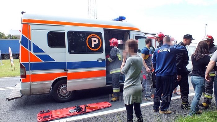 Zderzenie samochodów w Sadkach, dwoje dzieci w szpitalu