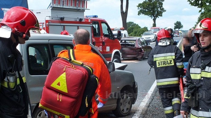 Zderzenie samochodów w Sadkach, dwoje dzieci w szpitalu