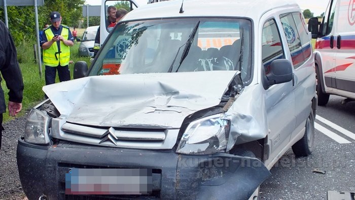 Zderzenie samochodów w Sadkach, dwoje dzieci w szpitalu