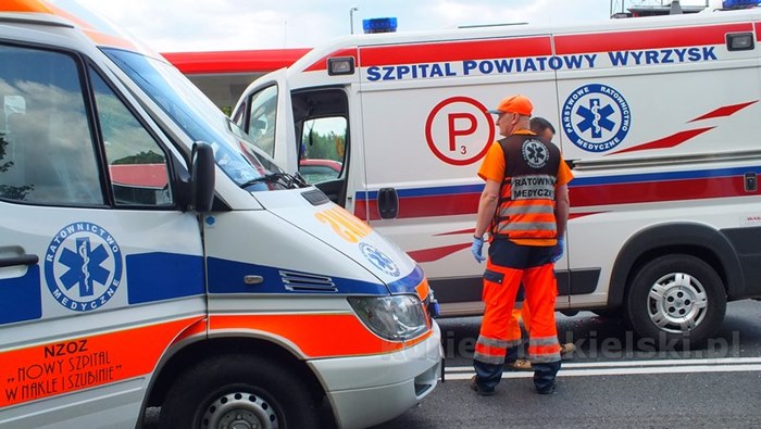 Zderzenie samochodów w Sadkach, dwoje dzieci w szpitalu