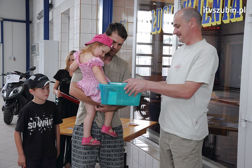 Nagrody dla klientów OSKP Moto-Centrum rozdane za miesiąc czerwiec