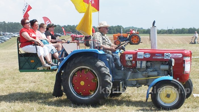 Parada ciągników i pokaz praktyczny możliwości maszyn rolniczych w Minikowie