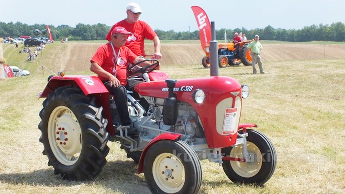 Parada ciągników i pokaz praktyczny możliwości maszyn rolniczych w Minikowie