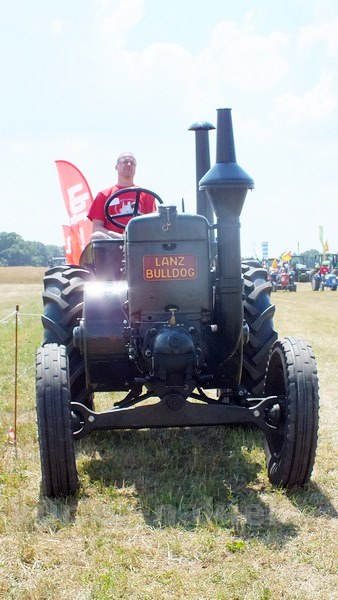 Parada ciągników i pokaz praktyczny możliwości maszyn rolniczych w Minikowie