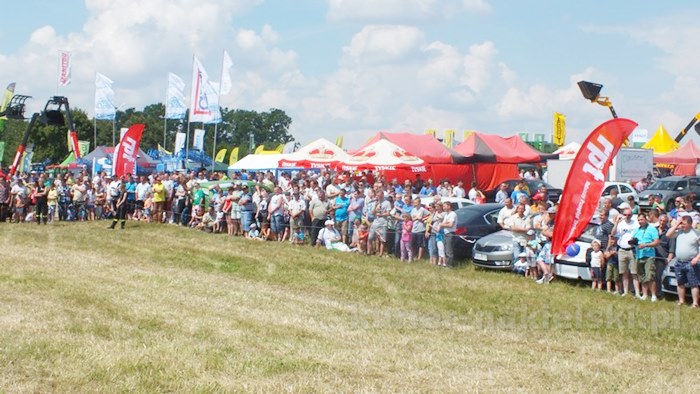 Parada ciągników i pokaz praktyczny możliwości maszyn rolniczych w Minikowie