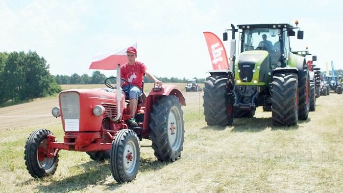 Parada ciągników i pokaz praktyczny możliwości maszyn rolniczych w Minikowie