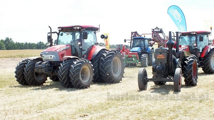 Parada ciągników i pokaz praktyczny możliwości maszyn rolniczych w Minikowie
