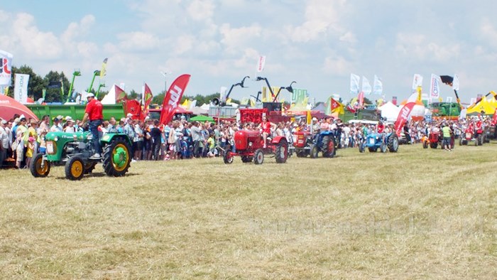 Parada ciągników i pokaz praktyczny możliwości maszyn rolniczych w Minikowie