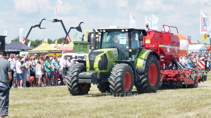Parada ciągników i pokaz praktyczny możliwości maszyn rolniczych w Minikowie