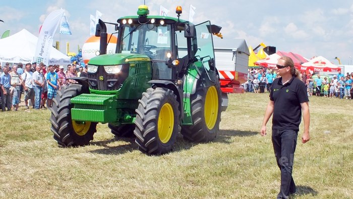 Parada ciągników i pokaz praktyczny możliwości maszyn rolniczych w Minikowie