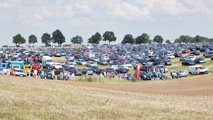 Parada ciągników i pokaz praktyczny możliwości maszyn rolniczych w Minikowie