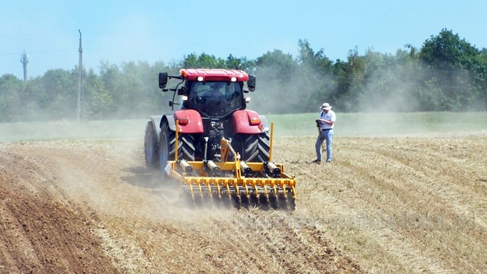 Parada ciągników i pokaz praktyczny możliwości maszyn rolniczych w Minikowie