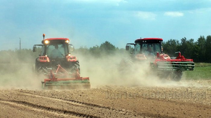 Parada ciągników i pokaz praktyczny możliwości maszyn rolniczych w Minikowie