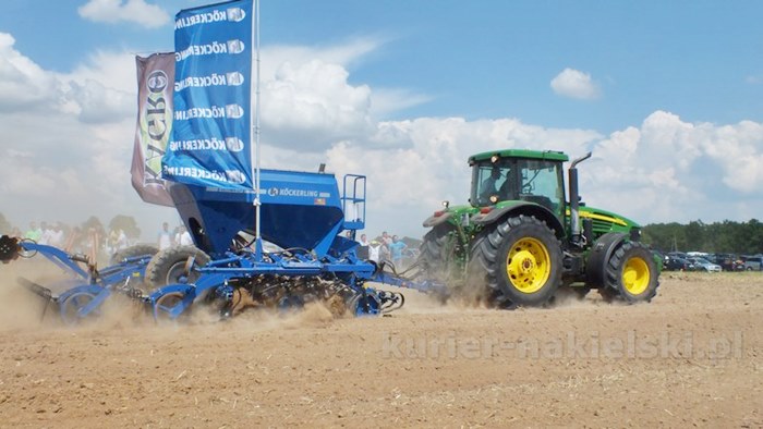 Parada ciągników i pokaz praktyczny możliwości maszyn rolniczych w Minikowie