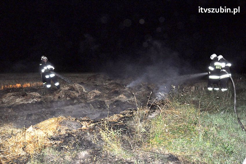 Pożar balotów w Żędowie