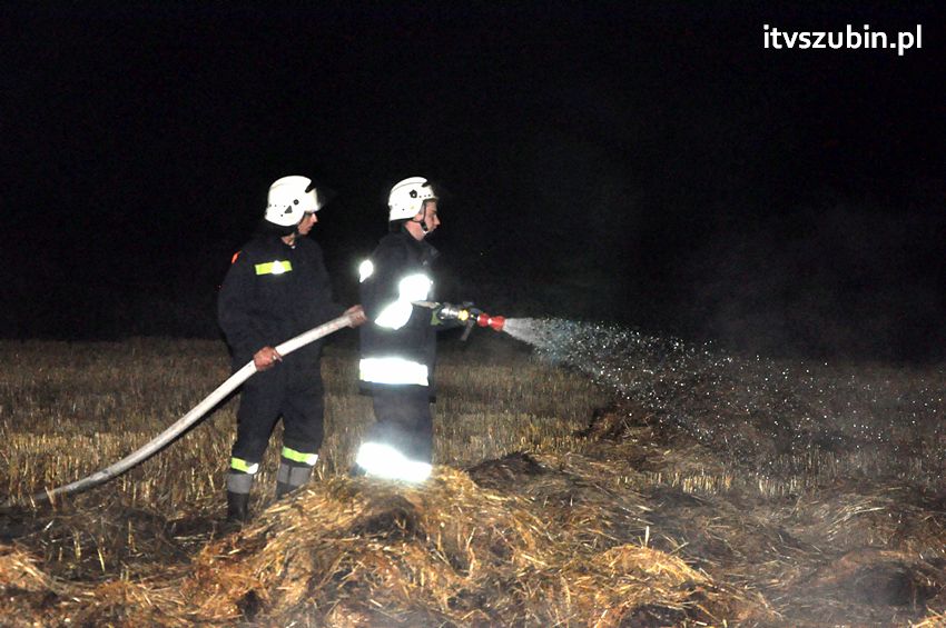 Pożar balotów w Żędowie