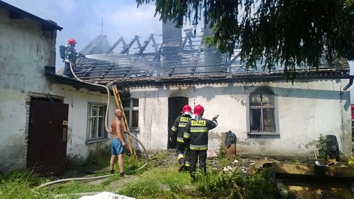 Spłonęło poddasze z dachem budynku mieszkalnego w Paterku