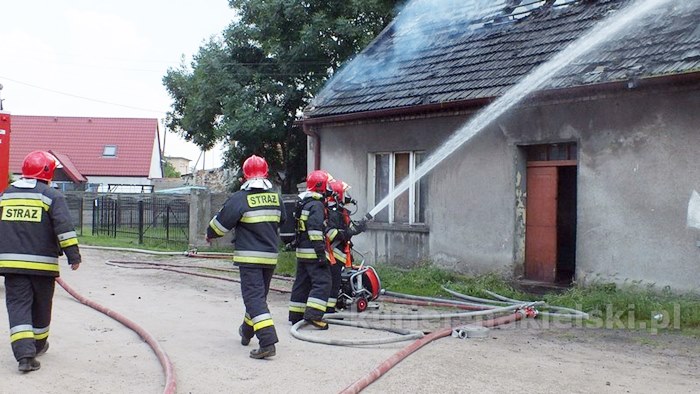 Spłonęło poddasze z dachem budynku mieszkalnego w Paterku