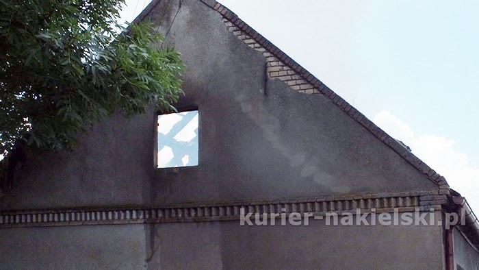 Spłonęło poddasze z dachem budynku mieszkalnego w Paterku