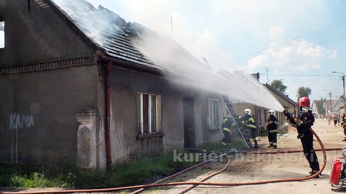 Spłonęło poddasze z dachem budynku mieszkalnego w Paterku