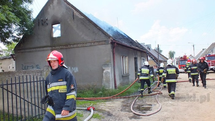 Spłonęło poddasze z dachem budynku mieszkalnego w Paterku