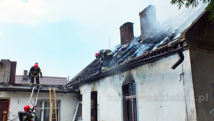 Spłonęło poddasze z dachem budynku mieszkalnego w Paterku