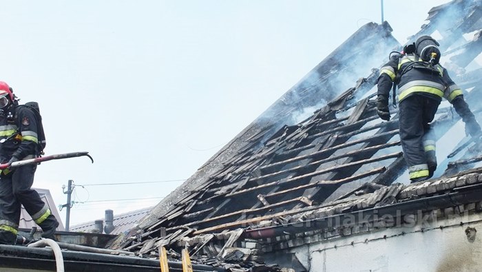 Spłonęło poddasze z dachem budynku mieszkalnego w Paterku