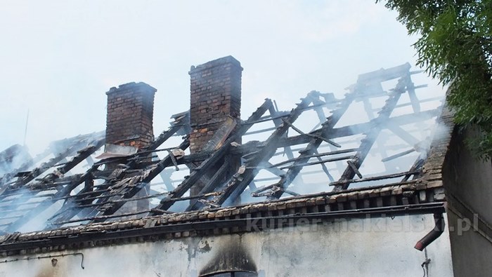 Spłonęło poddasze z dachem budynku mieszkalnego w Paterku