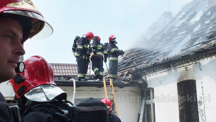 Spłonęło poddasze z dachem budynku mieszkalnego w Paterku