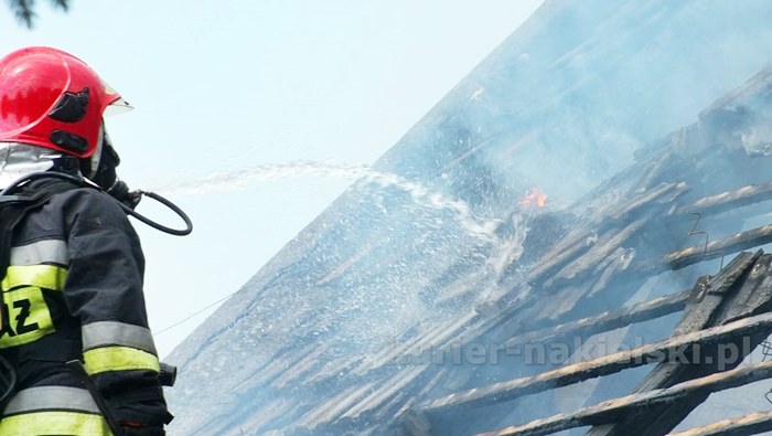 Spłonęło poddasze z dachem budynku mieszkalnego w Paterku