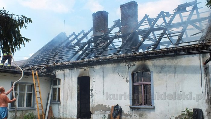 Spłonęło poddasze z dachem budynku mieszkalnego w Paterku