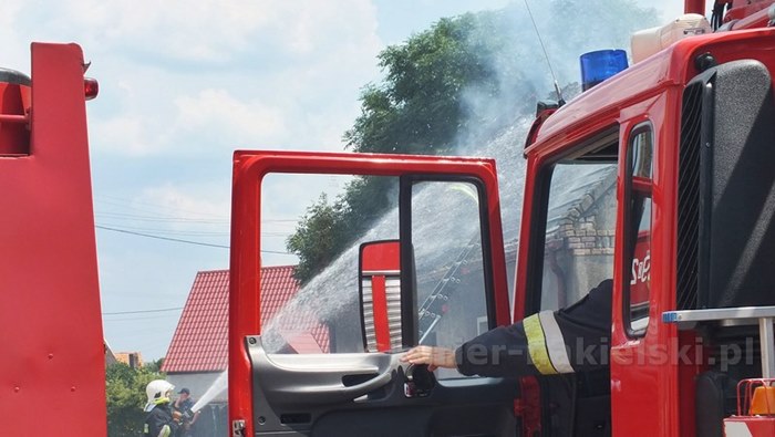Spłonęło poddasze z dachem budynku mieszkalnego w Paterku