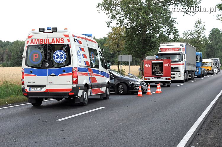 Kolizja osobówki z Tirem w Łachowie